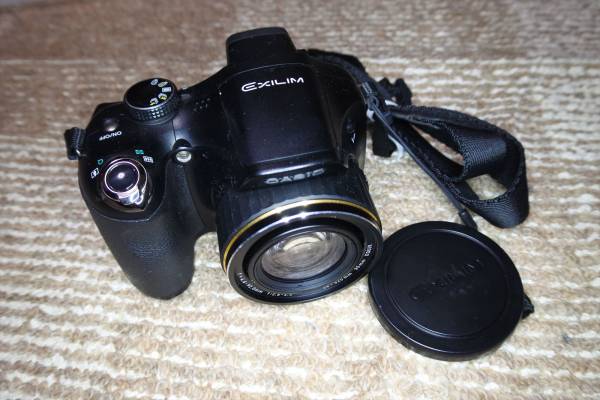 送料無料 CASIO EXILIM EX-FH25 電池駆動