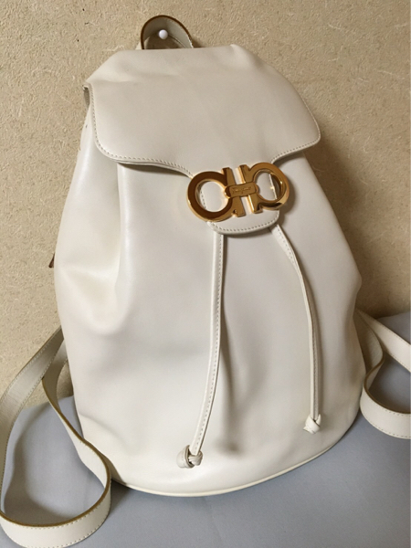 １円 フェラガモ ガンチーニ レザー リュックサック 白 バッグ