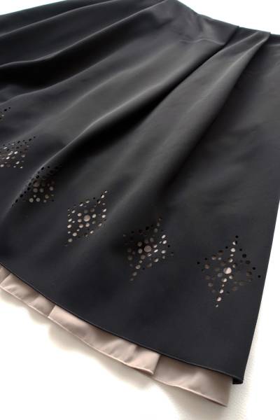 ■FOXEY NY■ 40 ダイヤ型カットワーク 黒&ベージュ スカート