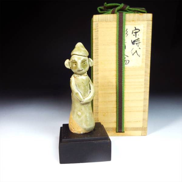 【陶酔】　愛好家珍蔵品　宋時代の影青人物像・唐木台