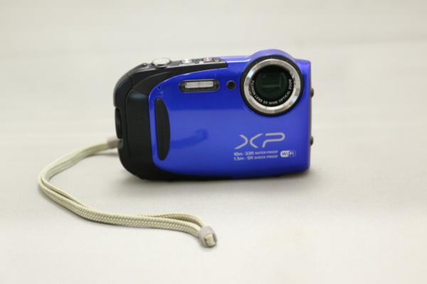 FUJIFILM[富士フィルム]防水カメラ FinePix XP70 充電器無 中古
