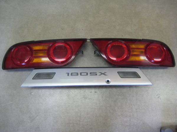 180SX後期テールランプ・ センターガーニッシュ セット 180SX 後期 純正 ガーニッシュ & テールレンズ 左右 セット 【公式通販】