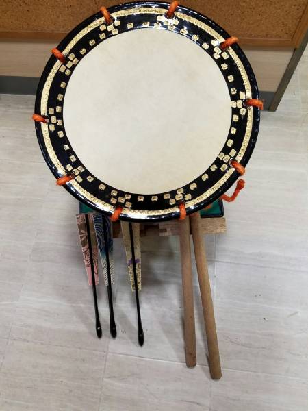☆和太鼓/締太鼓☆梨地胴☆バチ・扇子付き☆ 和太鼓 楽器、器材 【公式