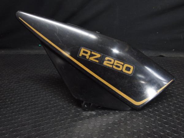 ペイントにもRZ250/RZ350純正サイドカバー4L3/4L0黒金2スト RZ250 RZ350