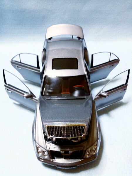 オートアート 1/18マイバッハ MAYBACH 57 本体のみ ジャンク オートアート 1/18マイバッハ MAYBACH 57 本体のみ ジャンク