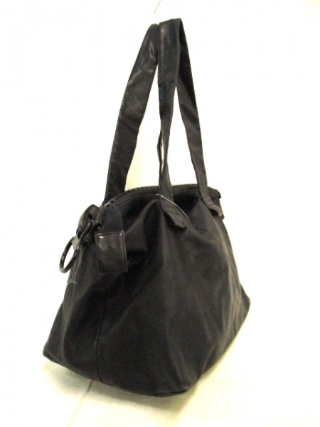 KawaKawa 黒いレザーショルダーバッグ カワカワ ショルダーバッグ 黒 レザー kawa-kawa ジャンル 【公式通販】