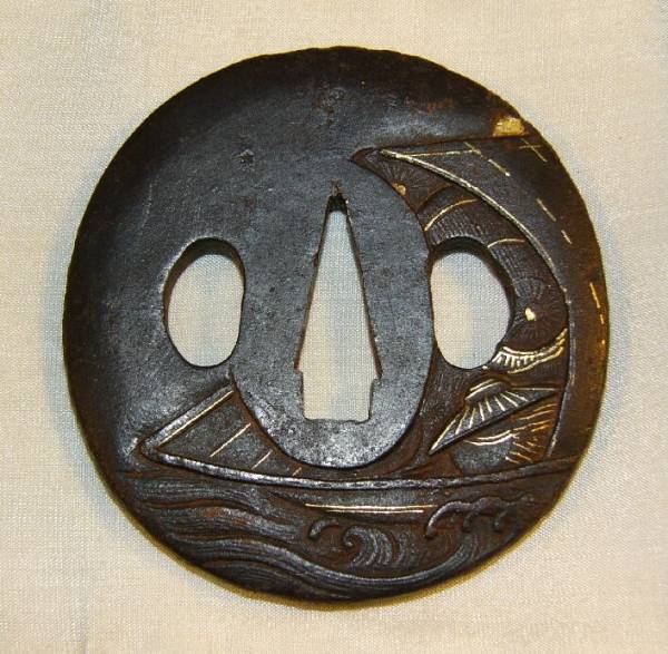 ６１　鉄地　宝船の図　金象嵌　鍔_2