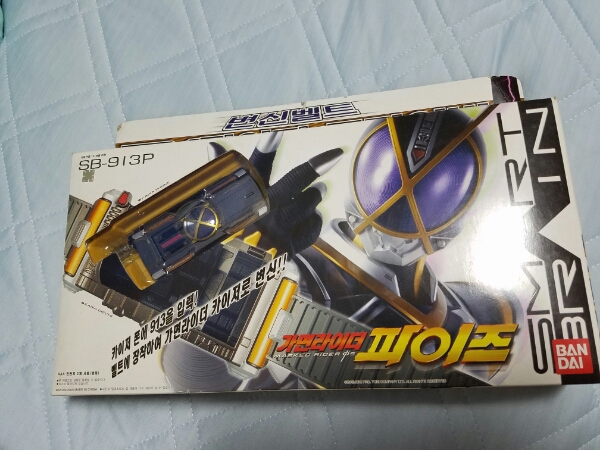 仮面ライダーファイズ　カイザドライバー海外版　中古美品