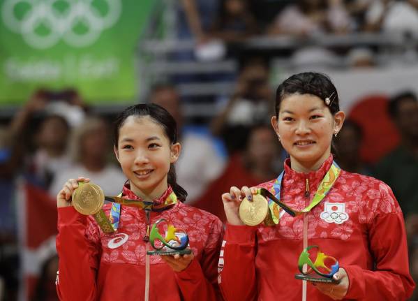 松友美佐紀、高橋礼華 A4判写真1枚 バドミントン ⑲