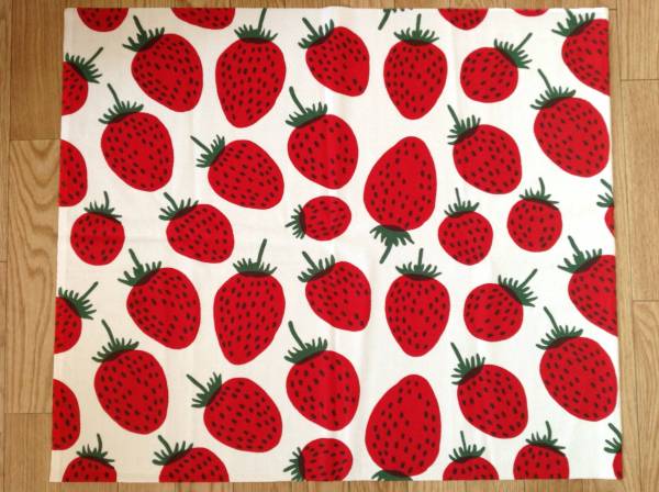 Mansikka marimekko マンシッカ いちご マリメッコ ハギレ