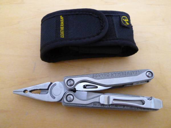 送無 美品 マルチツール レザーマン LEATHERMAN CHARGE ペンチ付