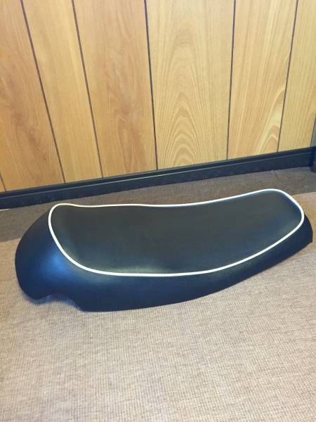 ★SR400　ペイトンプレイス？　カスタムシート　後部加工有★