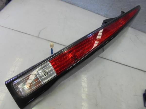 ムーヴカスタムL175S右テールランプ ムーヴ L175S ダイハツ by L175S