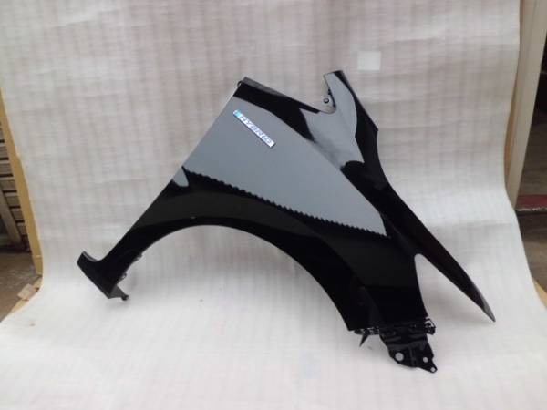 GP5.6 フィットハイブリッド　純正右フロントフェンダー　