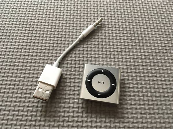 iPod Apple 2GB Silver Shuffle Generation shuffle 4th 2nd MP3