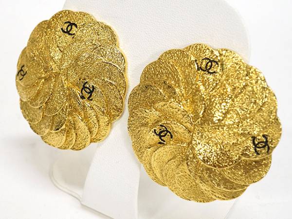 CHANEL　シャネル　イヤリング　花モチーフ　箱付【b76285】