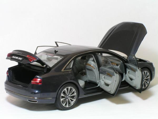 ○1/18 アウディ 〓 A8 L W12 (Moon Shine Blue) 〓 AUDI 【公式通販】