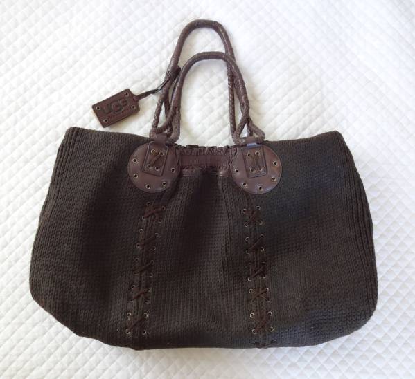 UGG トートバッグ　表が羊毛、内面が白色ラムレザー　保管品