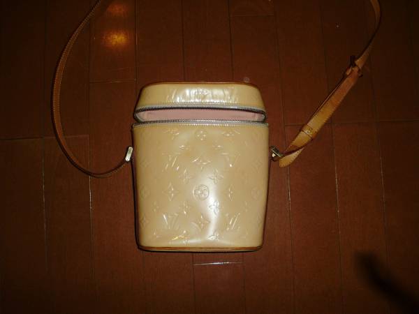 ルイヴィトン LOUIS VUITTON ヴェルニ　ショルダーバッグ