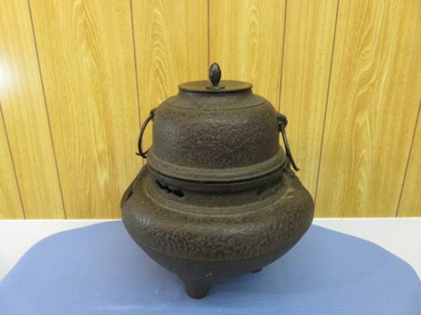 茶道具朝鮮風炉釜・鬼面風炉真形釜添前瓦鉄製茶釜