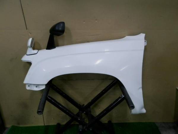631346　ハイラックス LN167 左フロントフェンダー 058