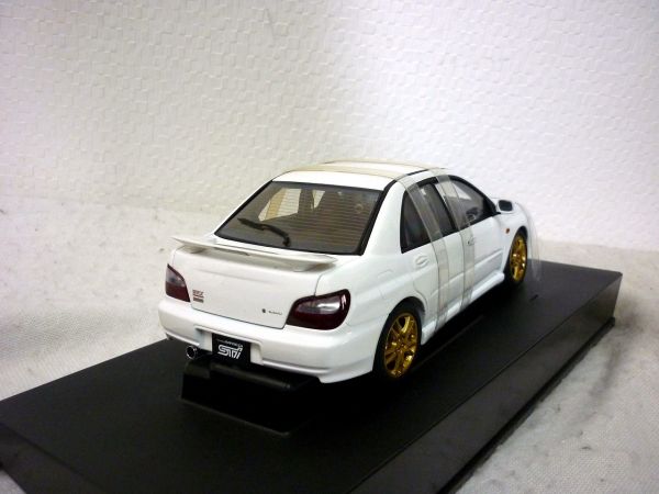 オートアート インプレッサ WRX STI GDB 1/18 ミニカー 白　