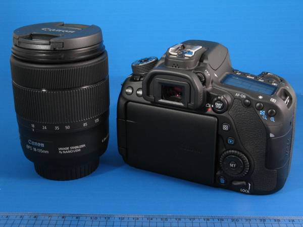 Canon きわめて綺麗 EOS80DとEF-S18-135のレンズキット ほぼ新品 Canon きわめて綺麗 EOS80DとEF-S18-135のレンズキット ほぼ新品