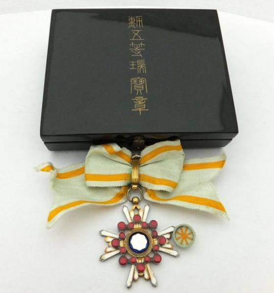 勲五等瑞宝章（美品） 勲五等瑞宝章 - Yahoo!オークション 瑞宝章」の落札相場・落札価格