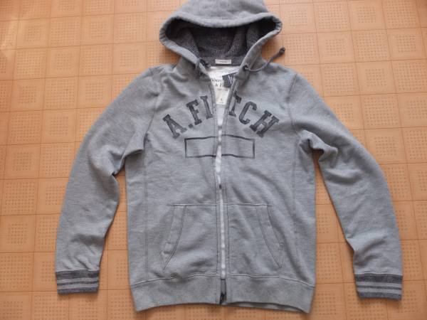 新品タグ付き アバクロフルジップパーカー（裏起毛）Mサイズ