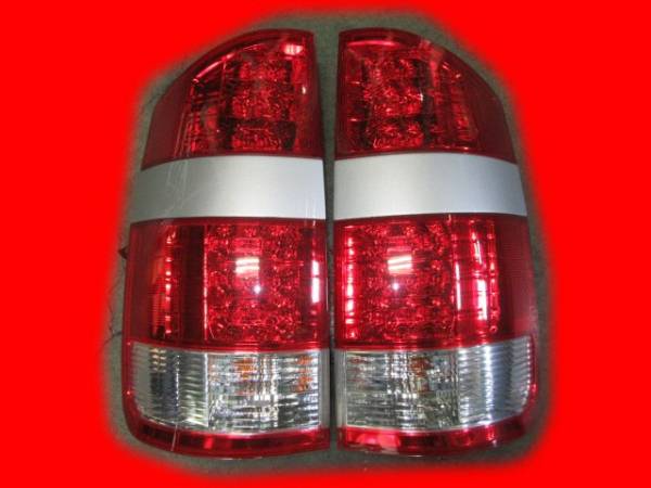 トヨタ　６０系　ノア　テールレンズ（未使用）　左右セット 60系 ノア 後期 純正左右テールランプ LED ヴォクシー AZR60G ノア 0