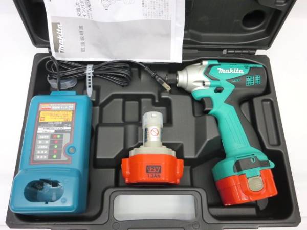 未使用★マキタ 充電式インパクトドライバ　M694DWX　12ｖ