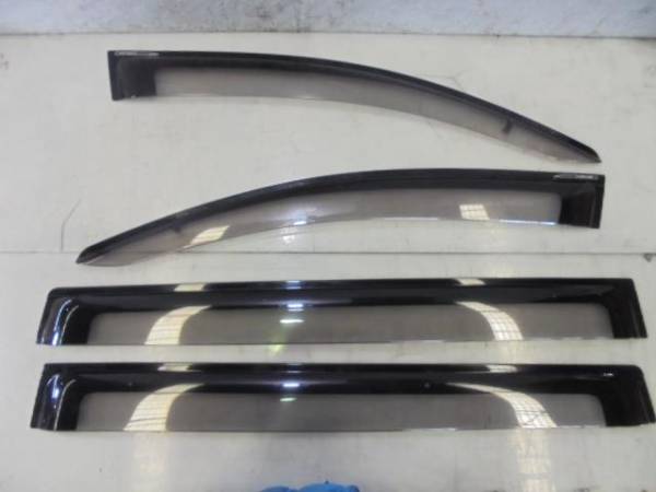 アイシスANM10Wドアバイザー