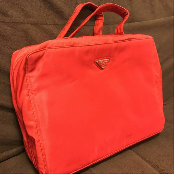 レア型！プラダバッグ ポケットたくさん