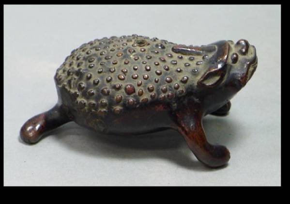 中国　古銅　蛙　紙鎮　置物　一對　C　R6733E 東京初荷38 三足蝦蟇 霊獣 斑紫銅 青蛙神 古銅 水滴 錦翁筌 共箱(銅製