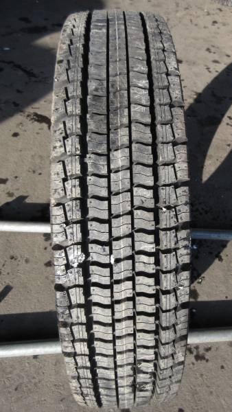 T380 未使用品 8.25R20 14PR ヨコハマ スタッドレス 825-20 1本