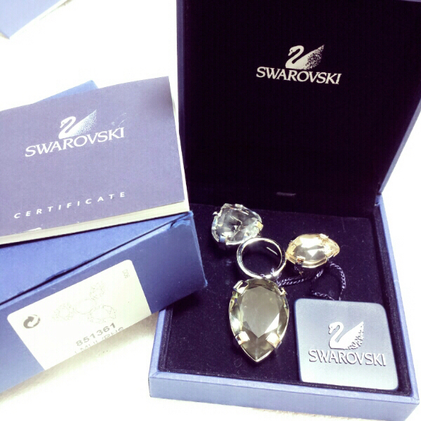 SWAROVSKI　スワロフスキー　ブローチ 美品