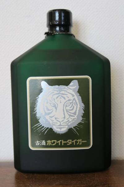 沖縄 琉球 本場泡盛 古酒「ホワイトタイガー」43度 25年古酒以上
