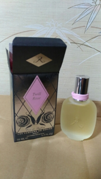 香水パルファン ロジーヌ パリ トゥイル ローズ オードパルファムEDP50ml 試してみたローズ・ド・ロジーヌ パルファン・ロジーヌ・パリの ローズ