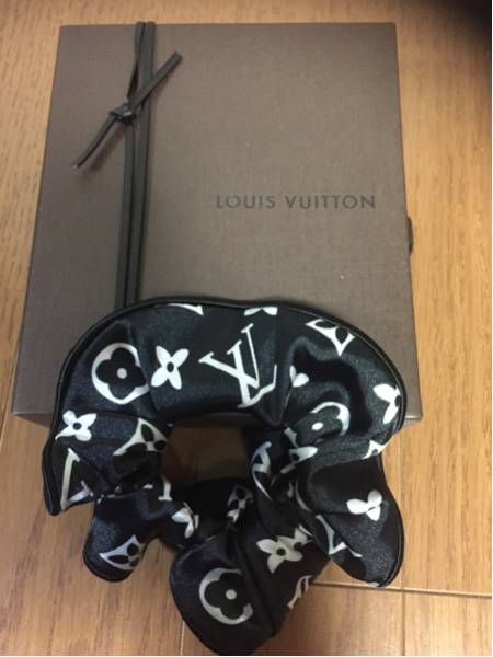LOUIS VUITTON シュシュ モノグラム ブラック Lv ビトン ルイヴィトン シュシュ 黒 シュシュ・モノグラム LOUIS