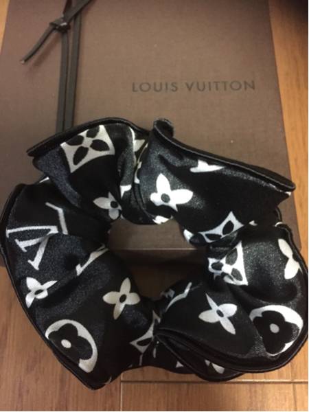 Lv ビトン ルイヴィトン シュシュ 黒 シュシュ・LV ブルーム S00 公式