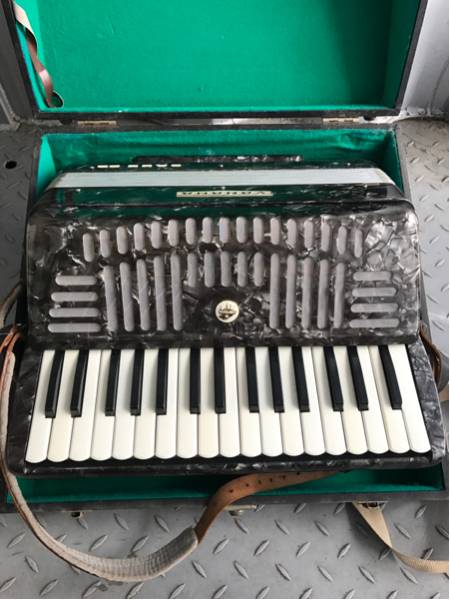 ヤマハ アコーディオン 32鍵盤 - YAMAHA YA-21 32鍵 メルカリ 赤系 21