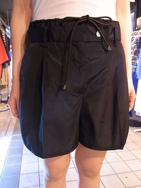 サカイ sacai ショートパンツ ネイビー Suiting Shorts 【公式通販】