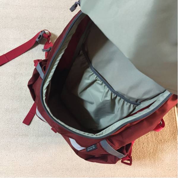 マックパックcommuter vented28L_3