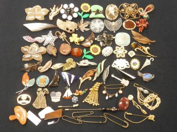 1スタ 美品 ブローチ色々70点セット/大量/まとめ売り/福袋/アクセサリー/ZFK-99