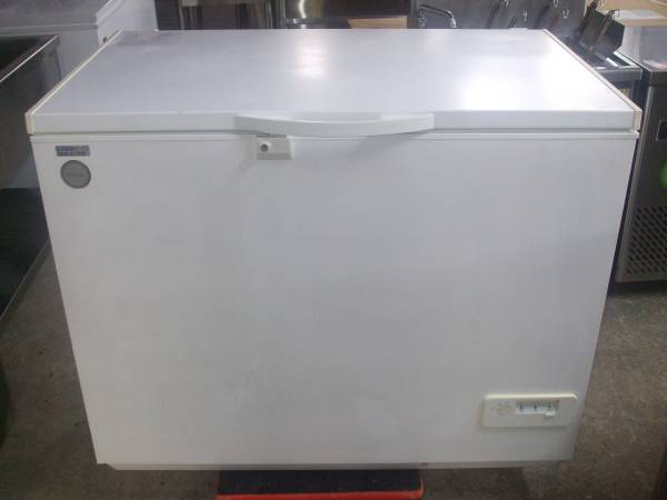 中古】エレクトロラックス 冷凍ストッカー BNF306 06年製(冷凍庫