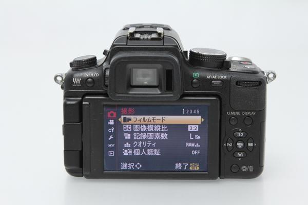 ほぼ未使用Panasonic LUMIX DMC-GH2 ボディ バッテリー付 パナソニック