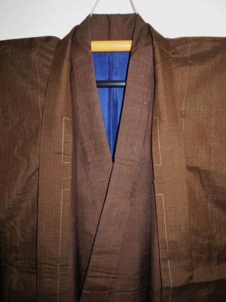 壱0962 本絹西陣織平織お召 男着物と袖無羽織 裄67丈142К茶と格子