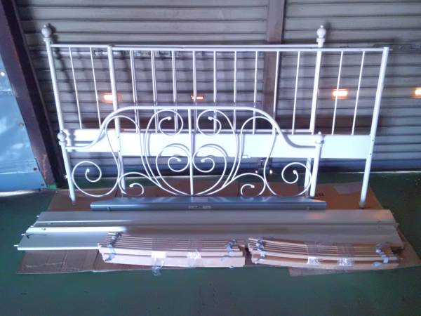 イケヤ　ベッドフレーム　LEIRVIK　ホワイト白　ダブルベッド　レイルスンド　埼玉　591.778.84　