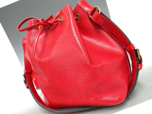 LOUIS VUITTON ルイヴィトン エピ プチノエ ショルダーバッグ レザー 