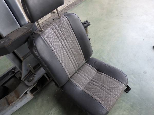 三菱ジープ　純正助手席シート